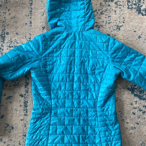 Patagonia Women’s Light Puffer Jacket with Hood - Picture 4 of 4